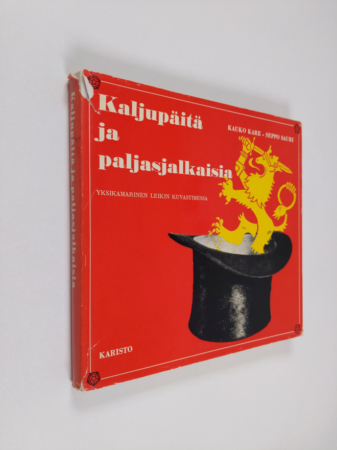 Kaljupäitä ja paljasjalkaisia : Yksikamarinen leikin kuva...
