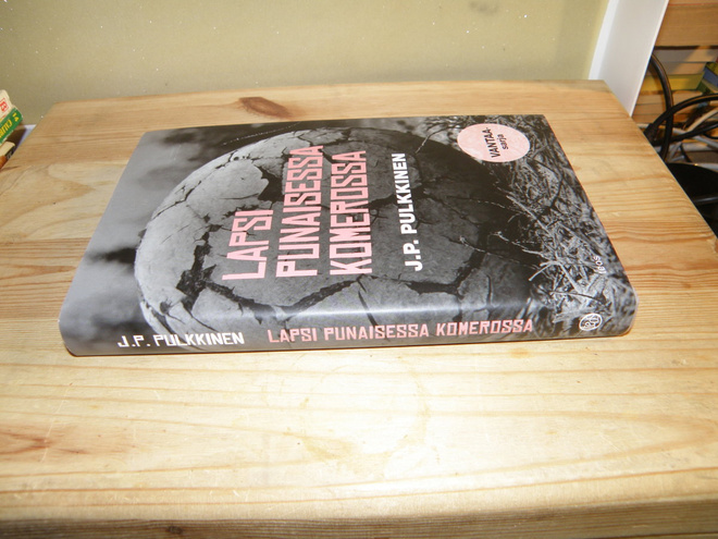 J. P. Pulkkinen Lapsi punaisessa komerossa (sidottu)