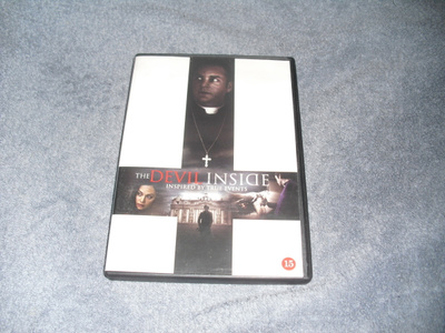 THE DEVIL INSIDE (Simon Quarterman) 2012***