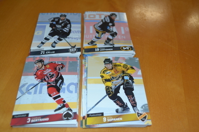 81 kpl 2016-17 Cardset -jääkiekkokortteja