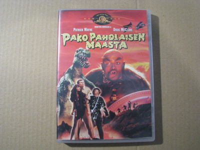 PAKO PAHOLAISEN MAASTA ( Patrick Wayne )