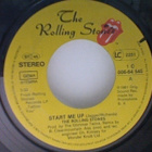 ROLLING STONES :: START ME UP / NO USE IN CRYING::VINYYLI 7" - pikkukuva 2