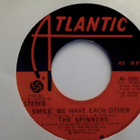THE SPINNERS :: LIVING A LITTLE ...  ::  VINYYLI 7"  1974 !! - pikkukuva 3