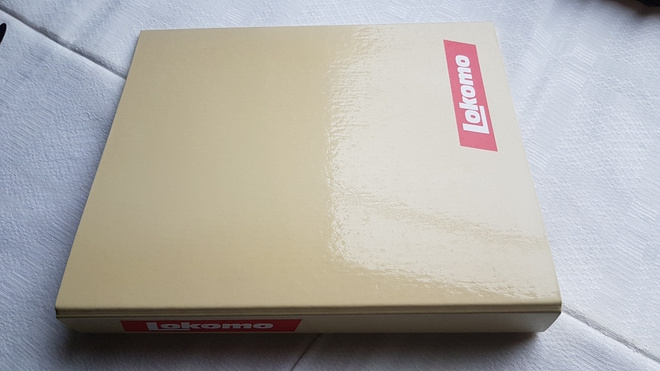 Vintage LOKOMO Kansio A4 papereille