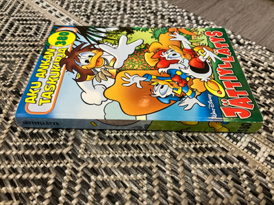 Aku Ankan taskukirja 380 Jättiyllätys