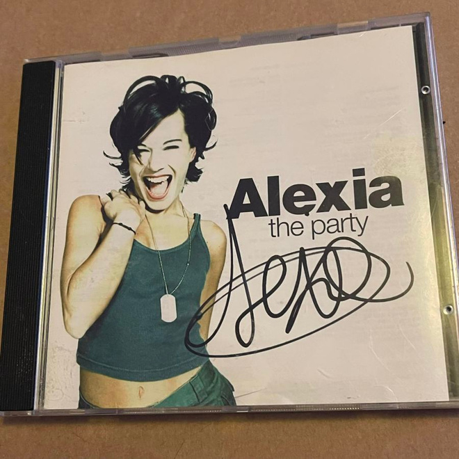 Alexia - The Parcy cd-kansi nimikirjoituksella