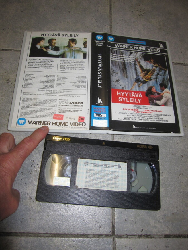HYYTÄVÄ SYLEILY - VHS  1984 suomikansin
