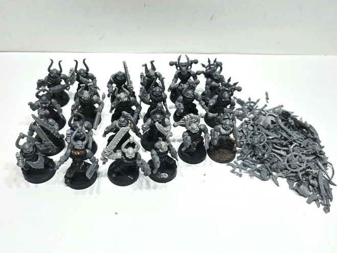 WH40K - 22kpl Chaos Space Marine figuureita [K1]