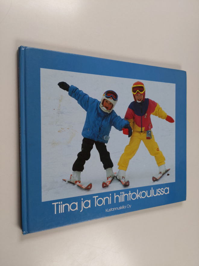 Jorma Komulainen : Tiina ja Toni hiihtokoulussa