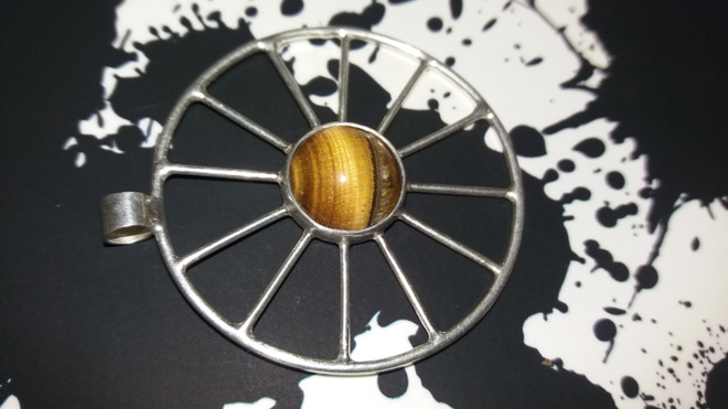 ISO Kotimainen Desing ,Hopea, riipus, tiikerinsilmäkivi,