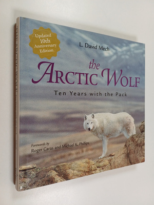 L. David Mech : The Arctic Wolf - Ten Years with the Pack