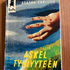Askel tyhjyyteen, Agatha Christie - pikkukuva 1