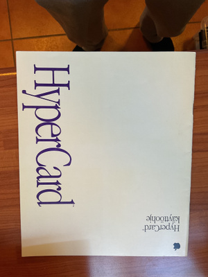 Macintosh Hypercard 1 kirja ja 1 vihko