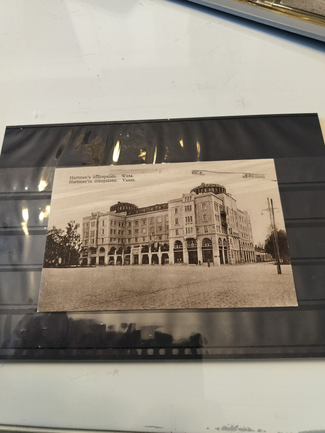 (1) Vaasa hartmanin liikepalatsi