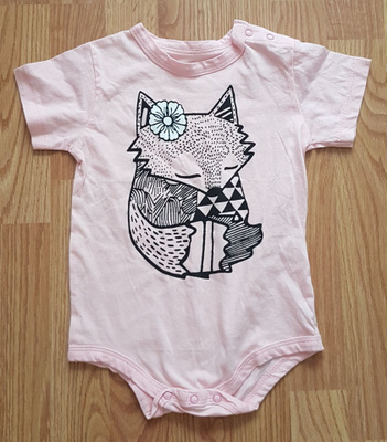 Uusi vaatepaketti vauvalle koko 62/68 cm sis.4 kpl