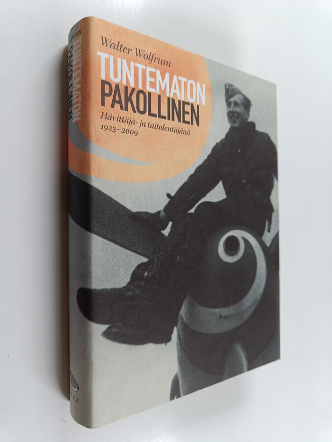 Walter Wolfrum : Tuntematon pakollinen : hävittäjä- ja ta...