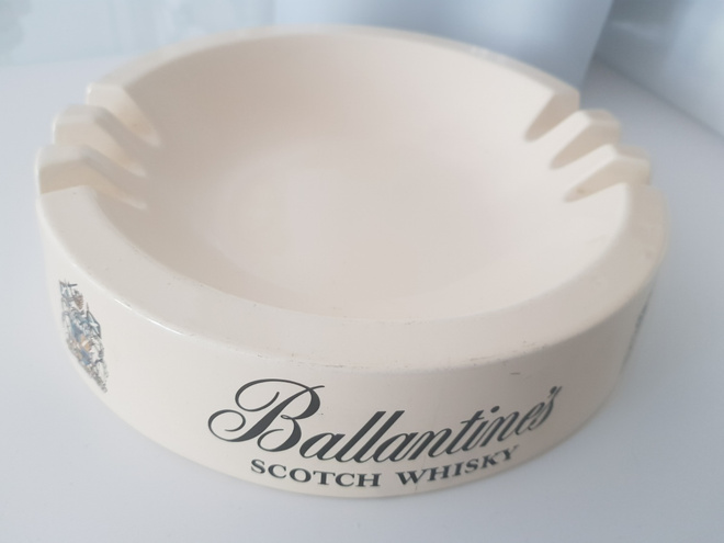 BALLANTINES Scotch Whiskey suurikokoinen Tuhkakuppi