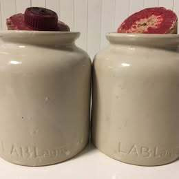 2 antiikkista LAB Lagny sinappipurkkia, Ranska