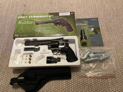 Myydään kuula-ase Dan Wesson 6