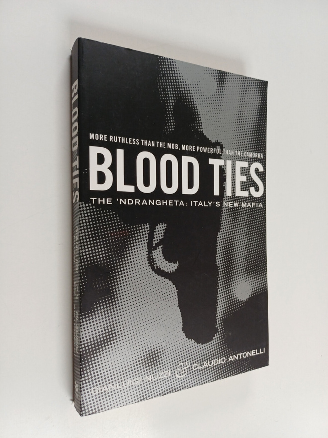 Gianluigi Nuzzi ym. : Blood Ties - The Calabrian Mafia