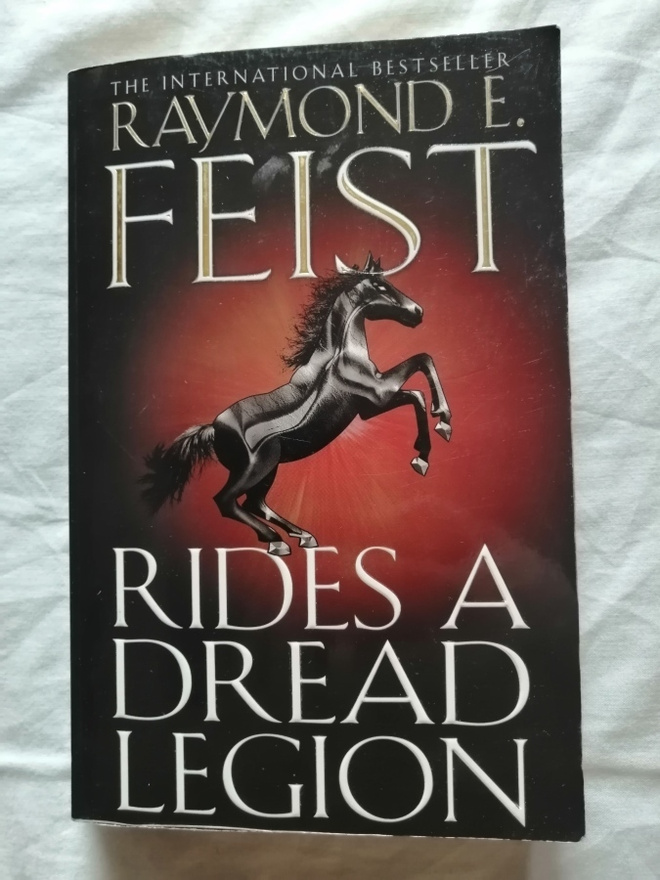 Feist, Raymond E.: Demonwar saga 1: Rides a Dread legion