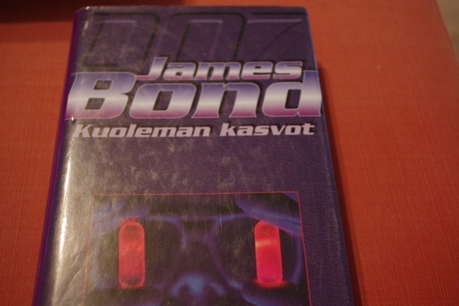 Raymond Benson: James Bond ja kuoleman kasvot (1999)