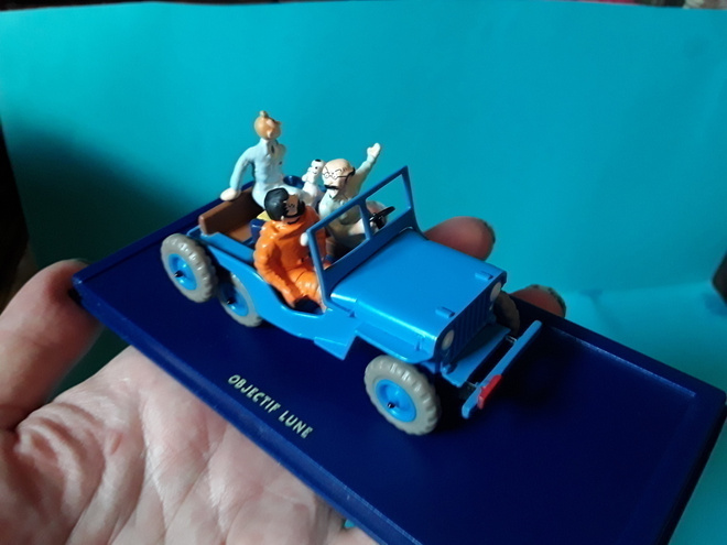 HERGÉ / MOULINSART . Tintti Jeepissä. Objecrif lune