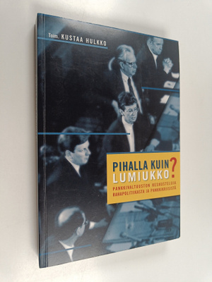 Kustaa (toim.) Hulkko : Pihalla kuin lumiukko : pankkival...