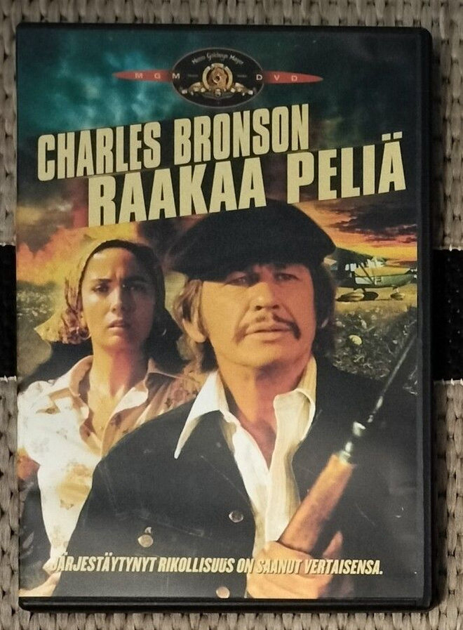 Raakaa peliä