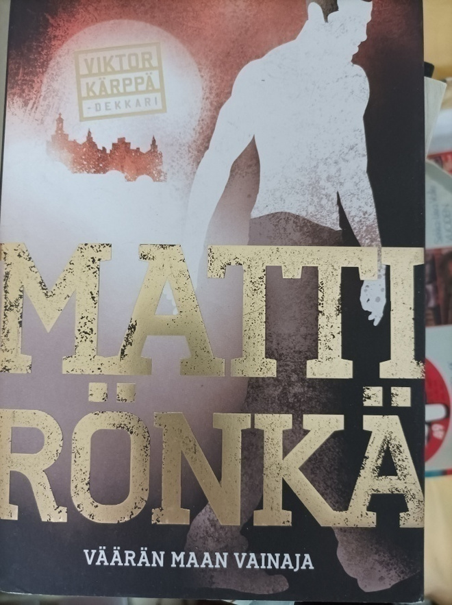 Rönkä Matti: Väärän maan vainaja / Levantin kyy ***)
