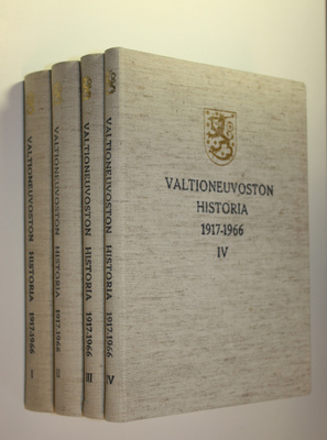 Heikki Hosia : Valtioneuvoston historia 1917-1966 1-4