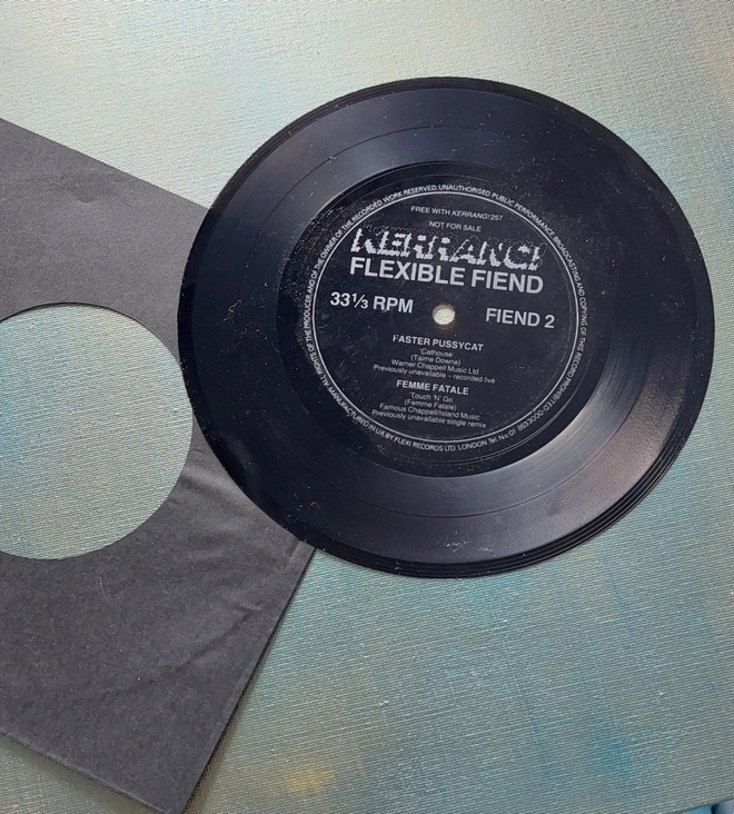 Faster Pussycat / Femme Fatale 7" flexi (1989)