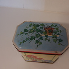 Kaunis vintage peltipurkki, saranakansi. Kukkia - pikkukuva 2