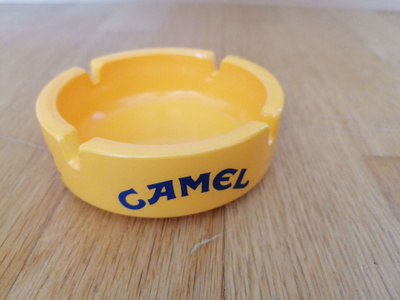 Camel tuhkakuppi