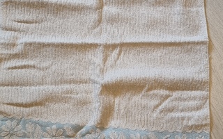 Pyyheliina,mitat 63 x 43 cm.