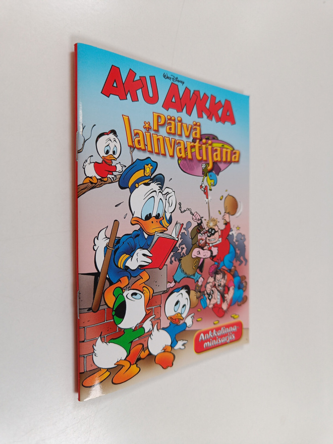 Carl Barks : Päivä lainvartijana