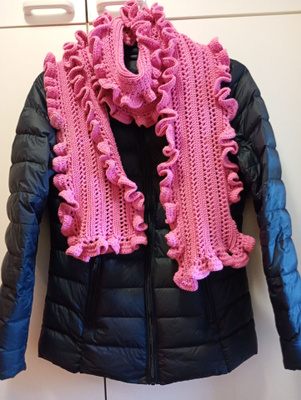 Pinkki kaulahuivi