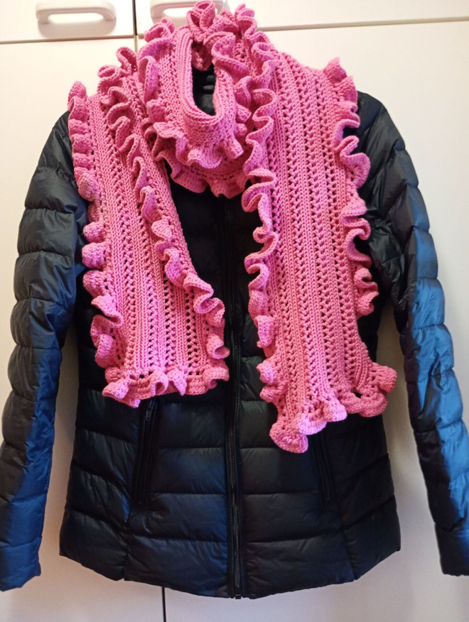 Pinkki kaulahuivi
