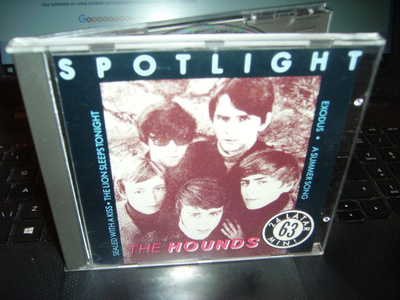 CD : THE HOUNDS : SPOTLIGHT ( sis. postikulut )