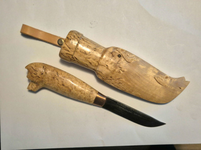 Karhunpää puukko.