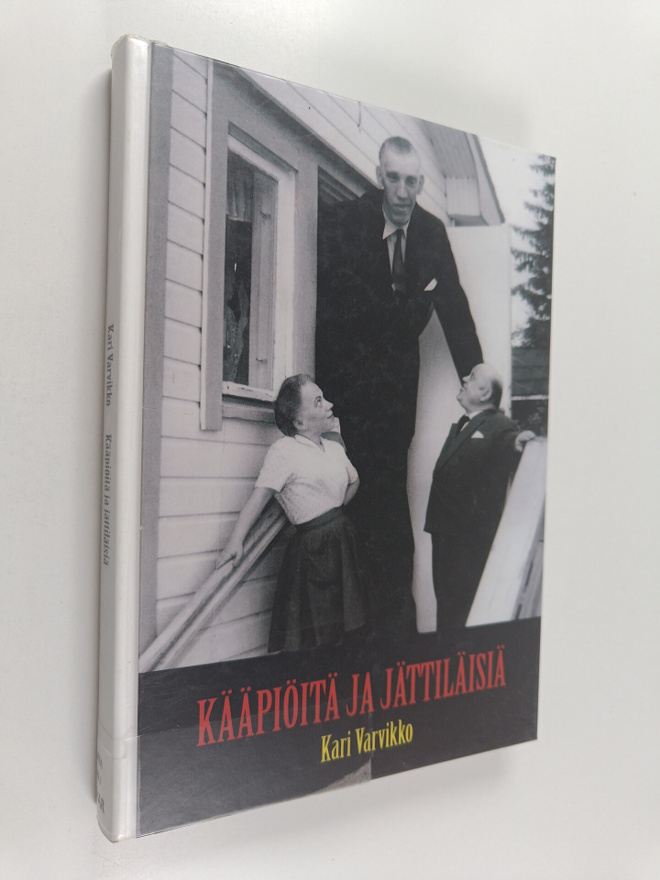Kari Varvikko : Kääpiöitä ja jättiläisiä