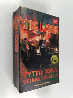 Stieg Larsson : Tyttö joka leikki tulella