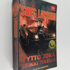 Stieg Larsson : Tyttö joka leikki tulella - pikkukuva 1