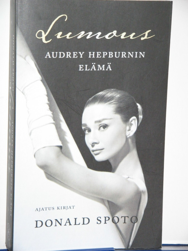 Donald Spoto : Lumous  AUDREY HEPBURNIN ELÄMÄ