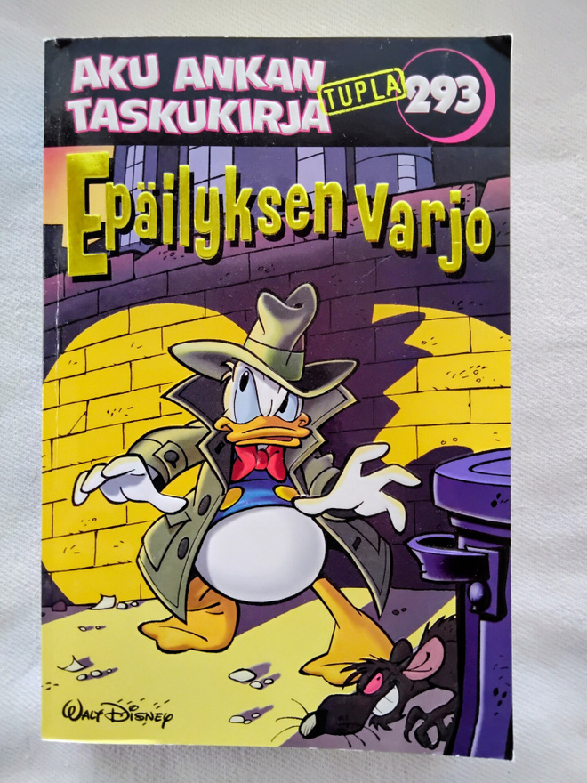 Epäilyksen varjo Aku Ankka taskukirja 293