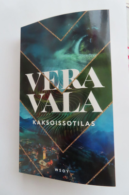 Vera Vala: Kaksoissotilas