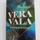 Vera Vala: Kaksoissotilas - pikkukuva 1