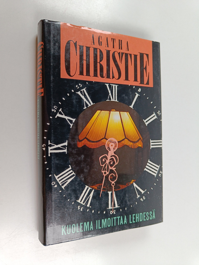 Agatha Christie : Kuolema ilmoittaa lehdessä
