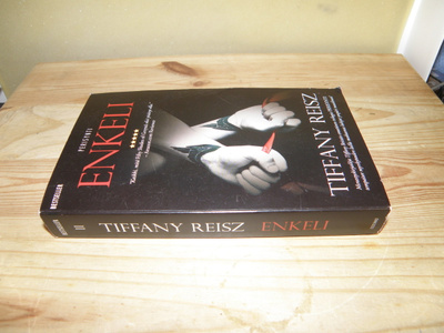 Tiffany Reisz Enkeli (nidottu)