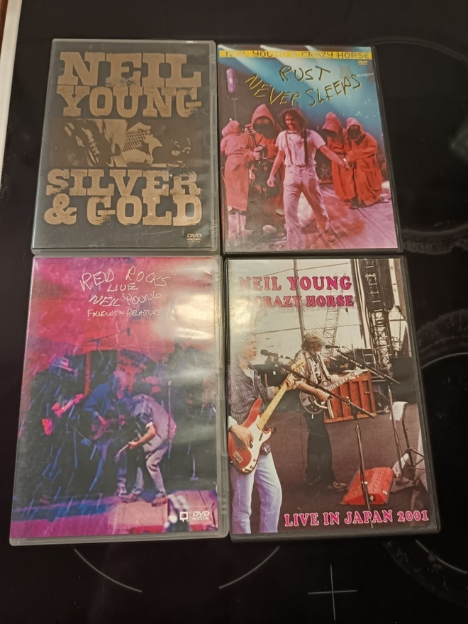RED ROCKS LIVE FRIEND AND RELATIVES- konserttiDVD NEIL YOUNG